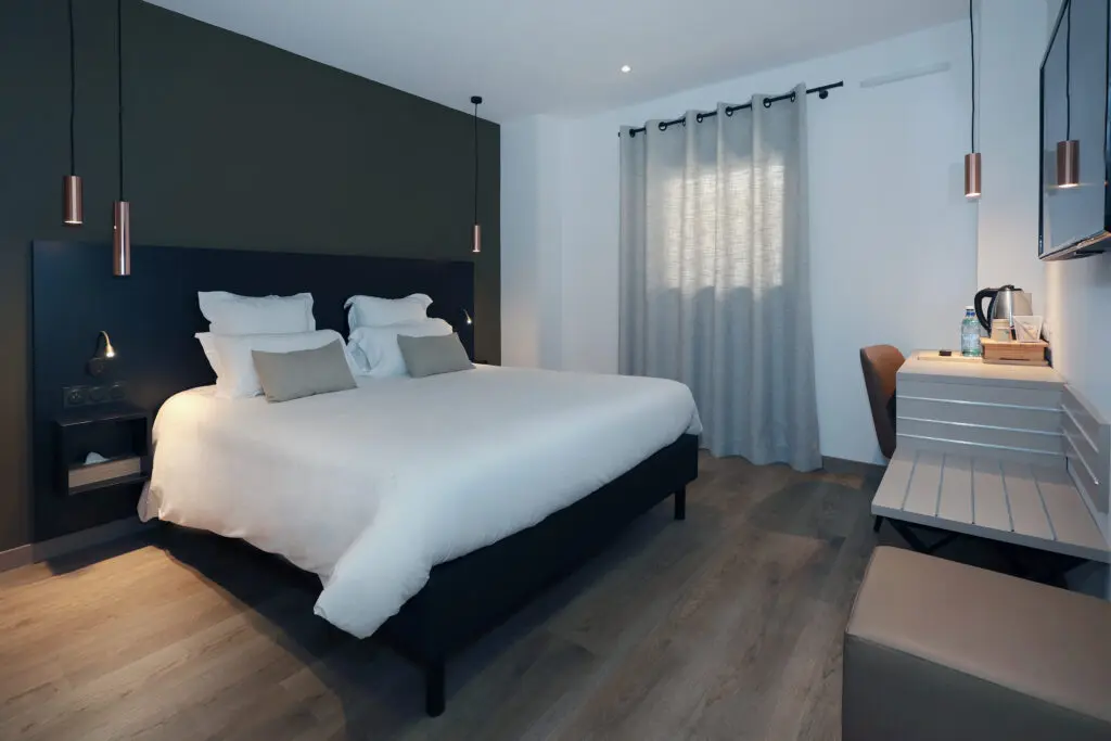 Agence M Com Marseille Le Nelio Hotel Restaurant Presentation Hotel Bar Evenements Chambre Confort